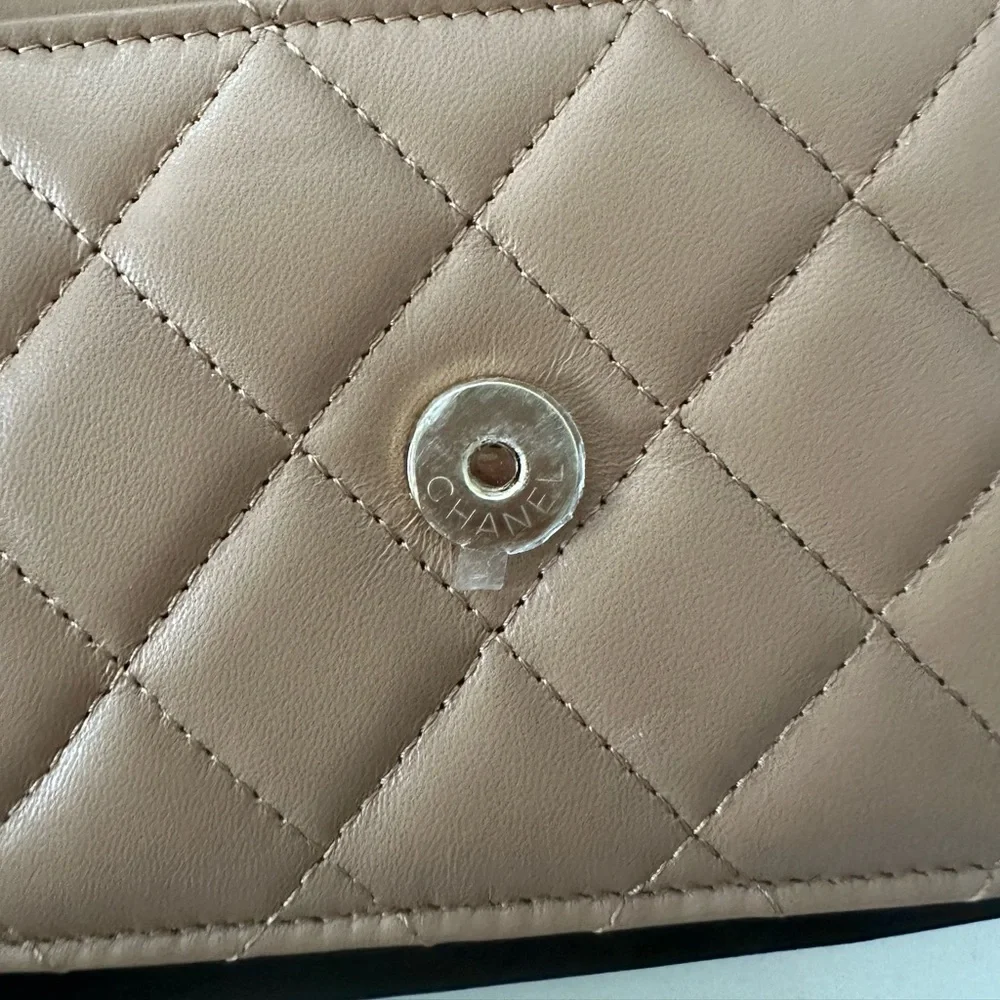 CHANEL TAN/LIGHT BROWN W/ GOLD HARDWARE WALLET ON CHAIN - Picture 5 of 8
